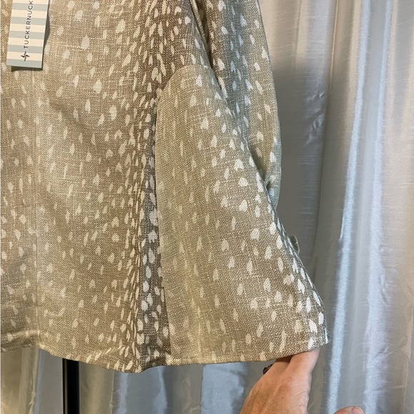 NWT Tuckernuck size Medium fawn print top with 3/4 length sleeves, Never Worn - Picture 11 of 14